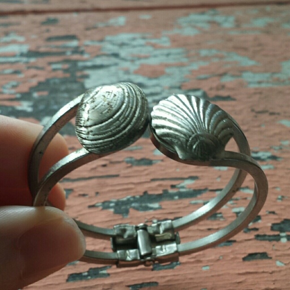 Childs Shell Bracelet - Picture 4 of 5